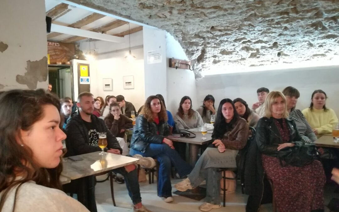 11º “Parlem de …” A DEBATE: LA DESPROFESIONALIZACIÓN DEL TRABAJO SOCIAL